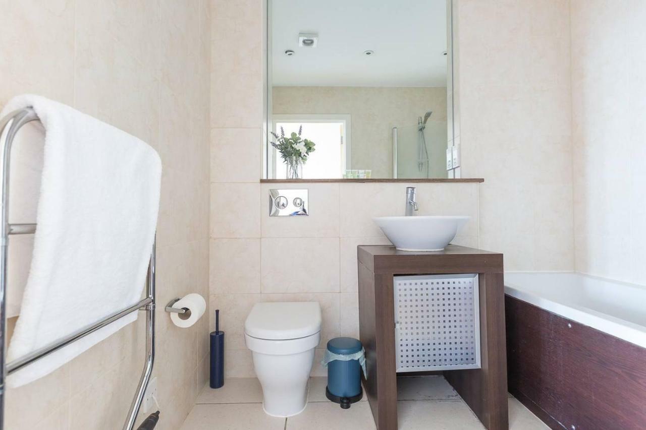 Modern 1 Bedroom Apartment In E1 With Great Views London Eksteriør bilde