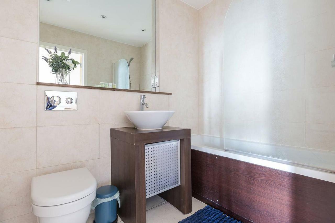 Modern 1 Bedroom Apartment In E1 With Great Views London Eksteriør bilde